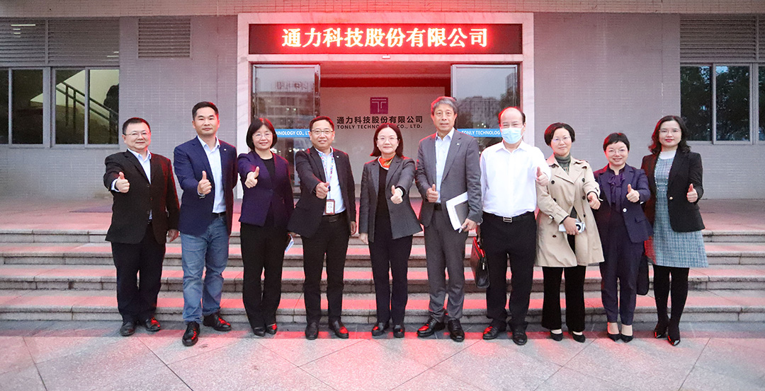惠州市政府李俊玲副市长一行到GA黄金甲科技调研 (2).jpg